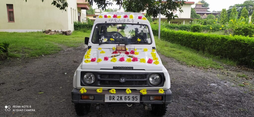 インド日本寺の車